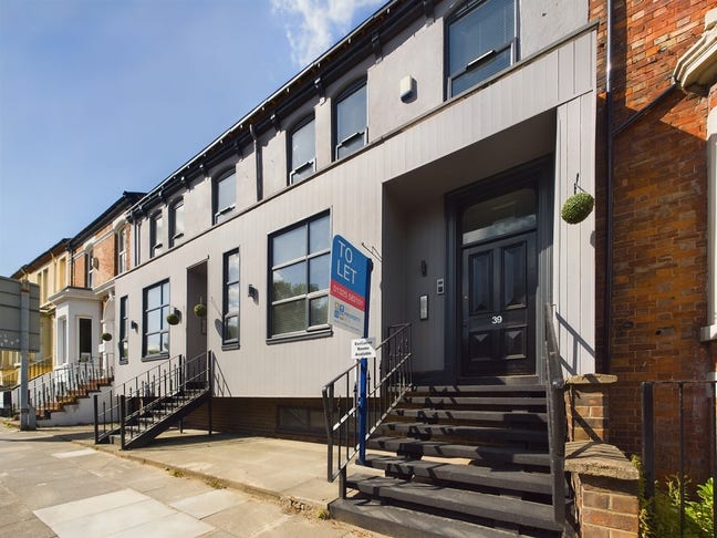 Double Furnished Room - Luxury house share  Main Photo