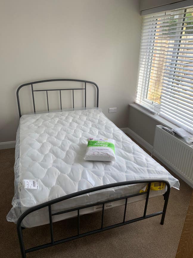 Double en-suite room available Main Photo