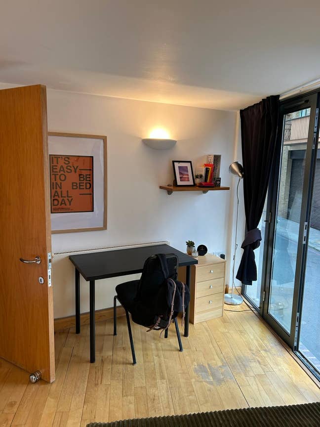 Modern Double Room – London Bridge / Tower Bridge Main Photo