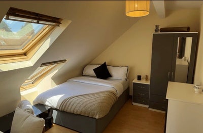 Double bedroom in headington - Available now Main Photo