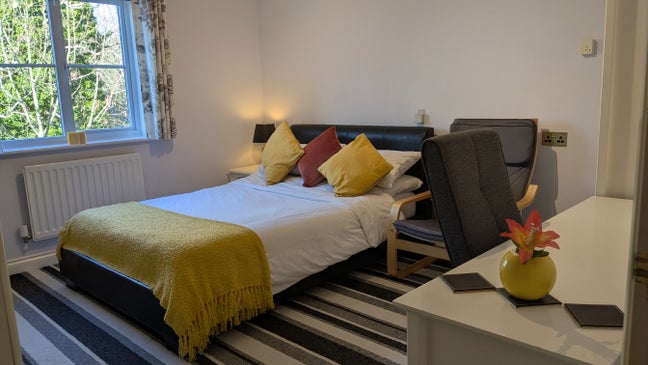 Double Bedroom with En-suite Bathroom and TV Main Photo