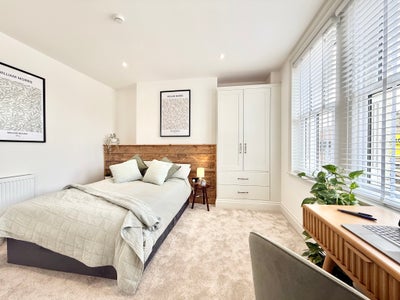 Luxury Double Room in the Heart of Yeovil  Main Photo