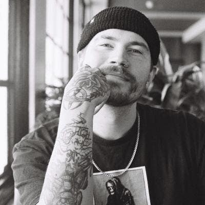 Professional Male seeks a double room Main Photo