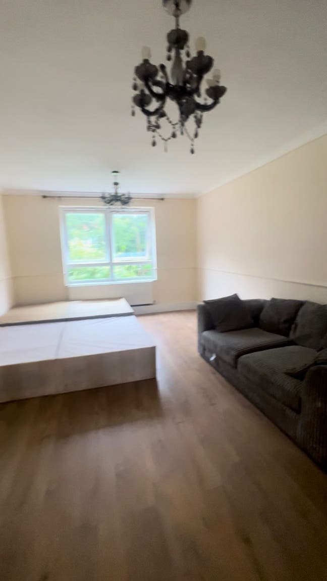 Bright double room - Zone 2 - Professionals | SE15 Main Photo