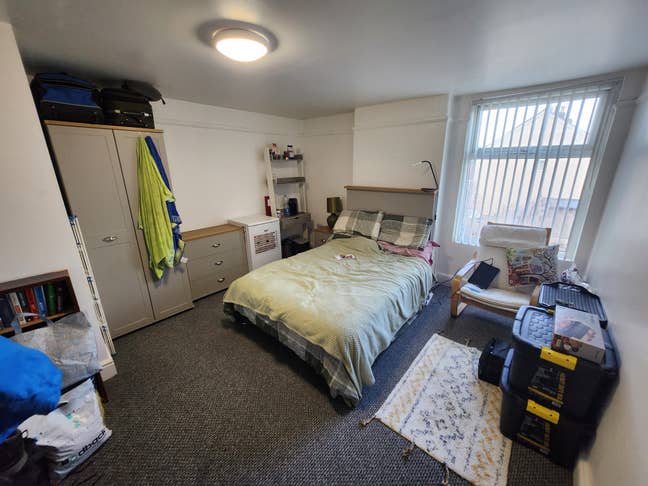 All Inclusive Large Room  Deeside  Main Photo