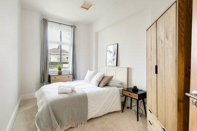 Double room in newly refurbished house  Main Photo