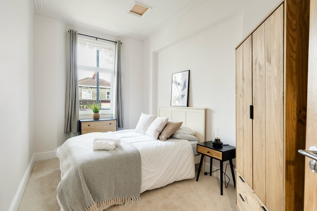 Double room in newly refurbished house  Main Photo