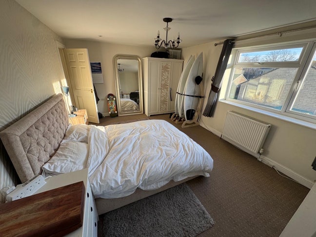 Large double  Room with en-suite and double room  Main Photo