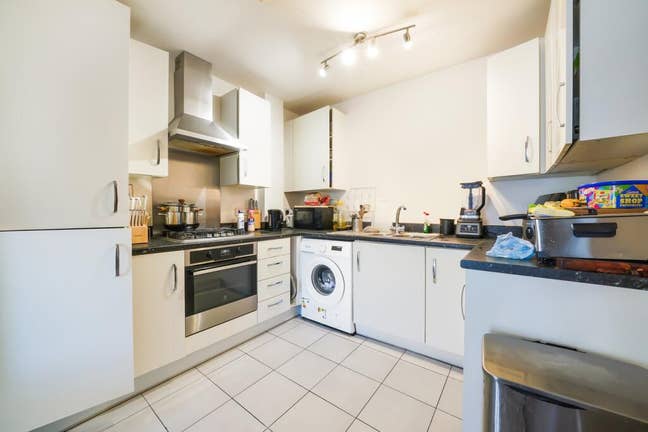 Large double room - 11 minutes walk - East Croydon Main Photo