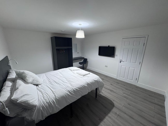 Newly Refurbished 4 Rooms at Canning Town/Custom H Main Photo