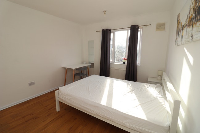 🏙️ Walk to Canary Wharf! 3 Rooms!  Main Photo