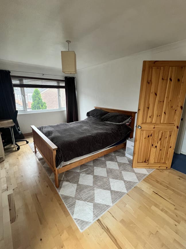 Large double room, bills included. Main Photo