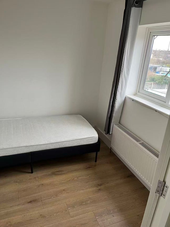 Two Rooms are available NOW for Professional  Main Photo