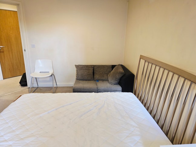 King size room available for rent Main Photo