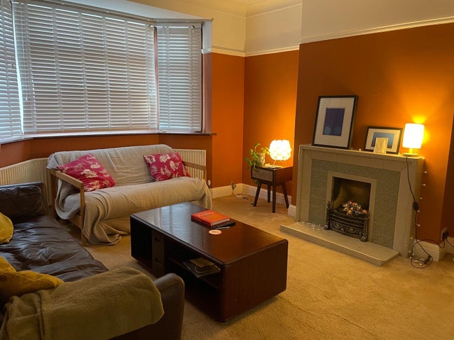 Room Going, Person Urgently Wanted  Main Photo