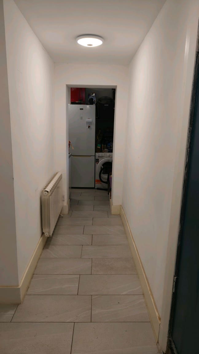 Bright Furnished Room – Excellent Transport Links Main Photo