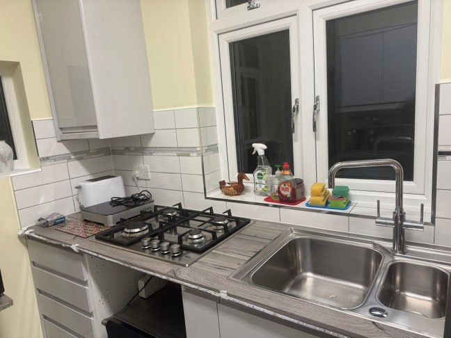 Clean quiet & comfy Main Photo