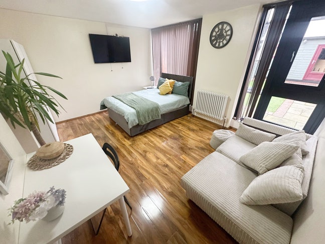 Three Rooms in a  3-Bed Flat, close to Camden🌟 Main Photo