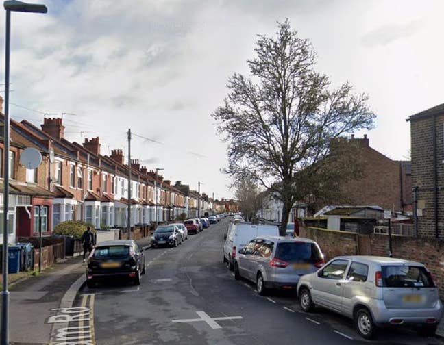 DSS-Studio Flat Available in Pinner Harrow HA3 Main Photo