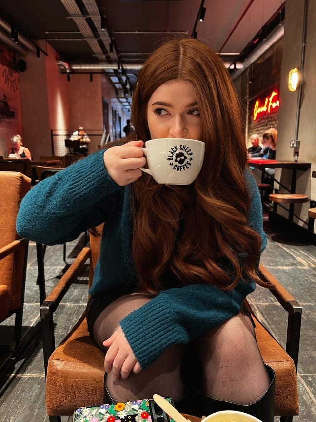 Holly, 31, Professional Looking for a Room Main Photo