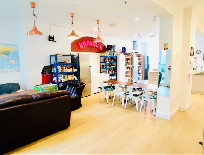 Sngle Rooms in the Centre , Big Kitchen & Dinning  Main Photo