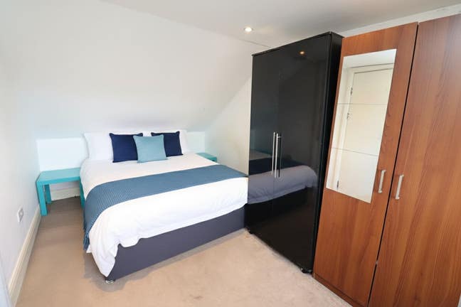 2 Large Room in Lovely House Close to Central Line Main Photo