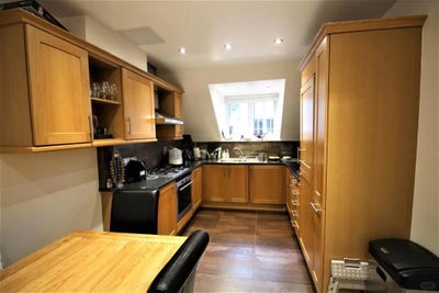 Spacious Double Room near Northern Line (Edgware) Main Photo