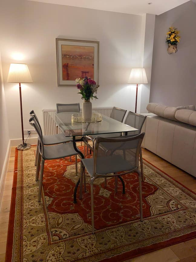 Delightful ensuite in a stunning apartment   Main Photo