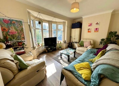 Girl needed for our spare room! Main Photo