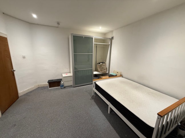 Large double room near station  Main Photo