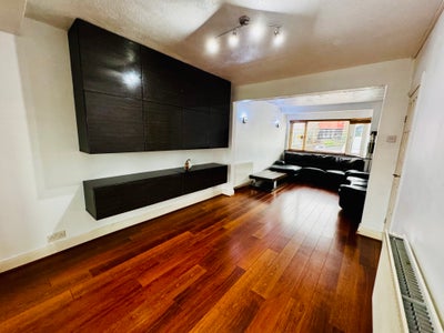 Rooms in fully furnished house short term renting Main Photo