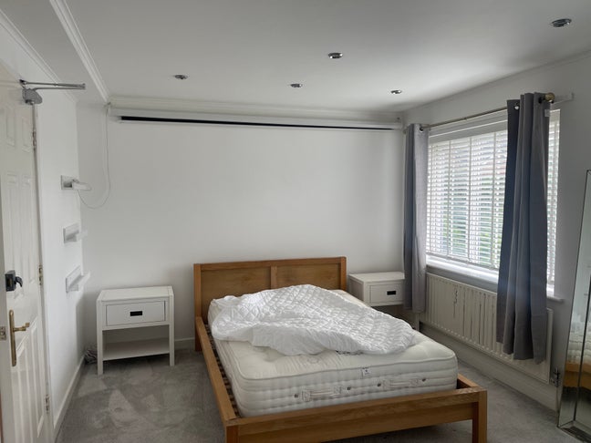 Beautiful double room in shared house Main Photo