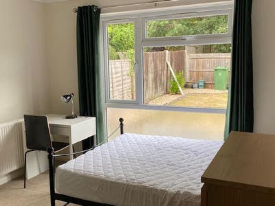 Dbl Rm + En Suite in House Share for Young Prof's Main Photo