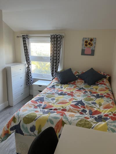  Dble room,, friendly house, all bills, wifi.  Main Photo