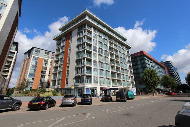 Outstanding rooms in Canning Town E16 Main Photo