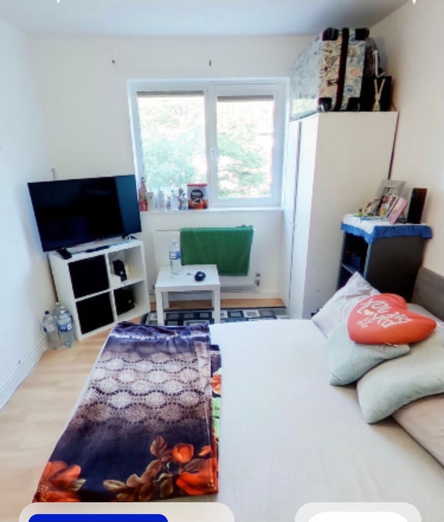 A spacious double bed Main Photo