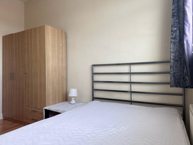 A Beautiful Furnished Double Room in Hayes Main Photo