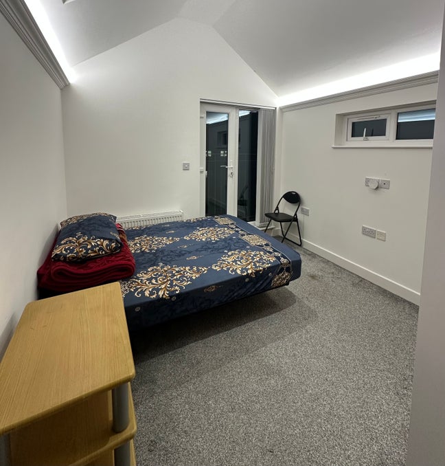Double Room to Rent in HP2 Main Photo