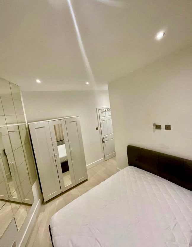 Close to Westbourne Park tube station Main Photo