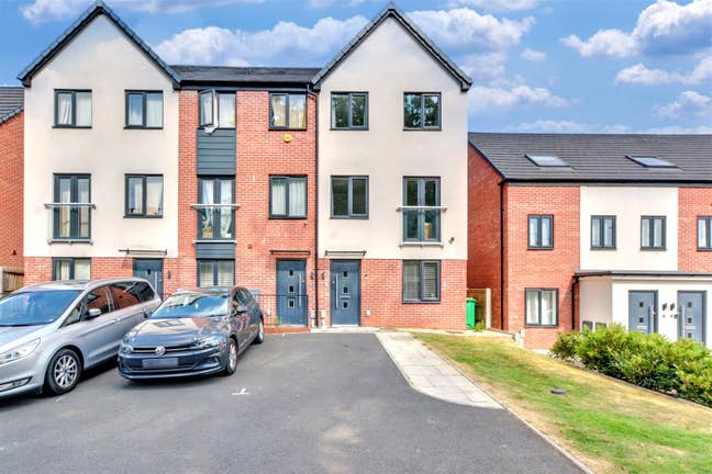 3 Room on Private Road, 2 Shared Bathrooms Main Photo