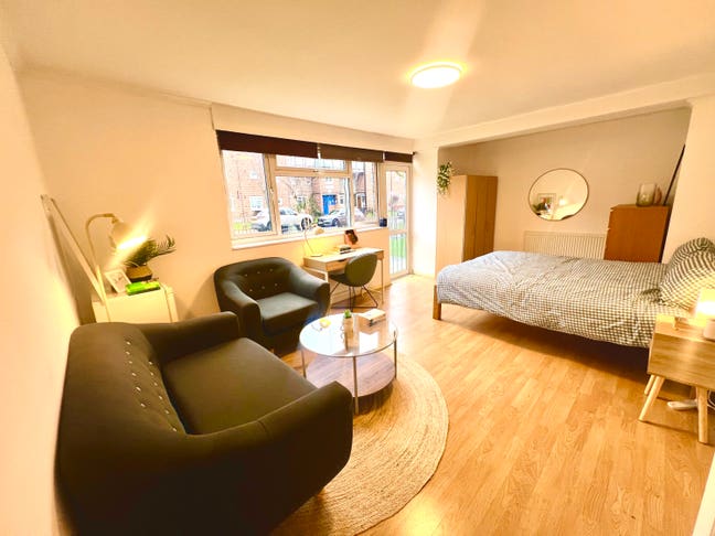 Spacious Double Room Available – London Fields E8 Main Photo