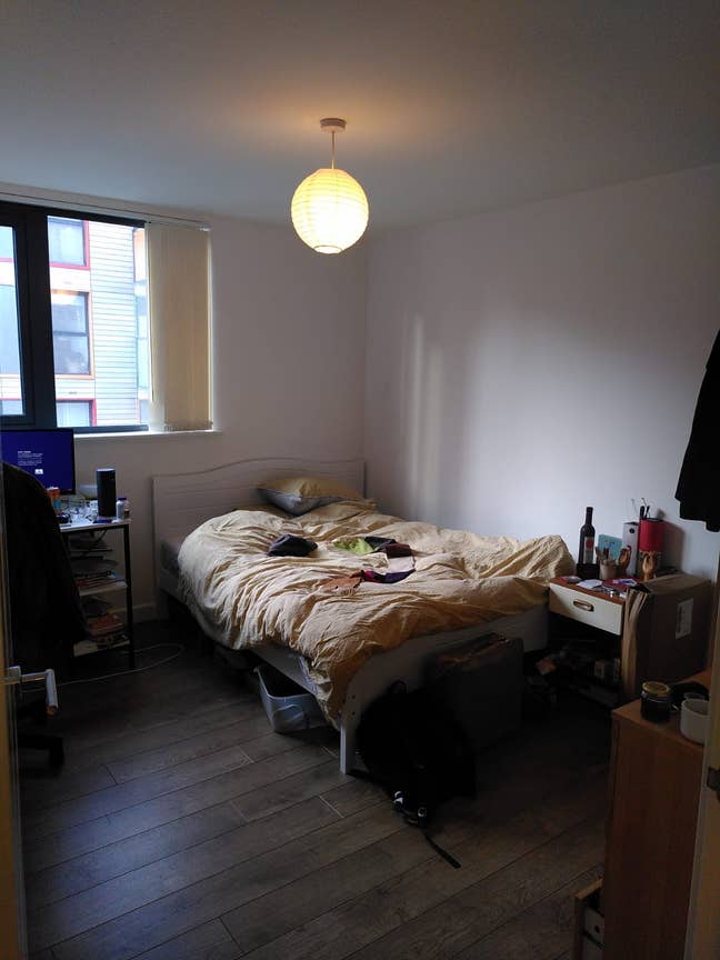 Double en-suite in spacious modern apartment Main Photo