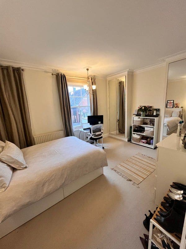 Room to rent in lovely 3 bed house! - Earlsfield Main Photo