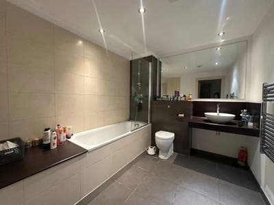 Room for Rent - Prime Location Near Victoria Stati Main Photo