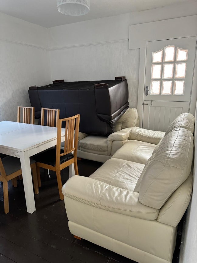 Two Double Rooms Available Main Photo