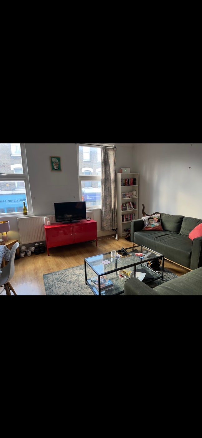 Large attic room in central Balham Main Photo