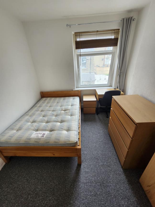 Large Double Room, Shared House - Bills Included!! Main Photo