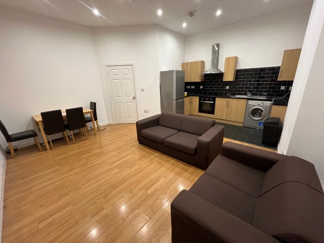 Central Two Bedroom Apartment Main Photo