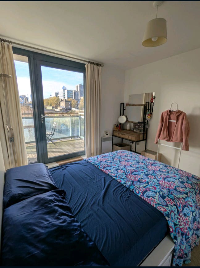 Ensuite Double Bedroom with Private Balcony  Main Photo