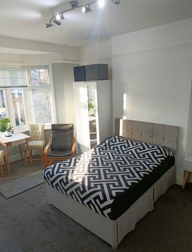 2X Large Double Rooms - Available Now!  Main Photo
